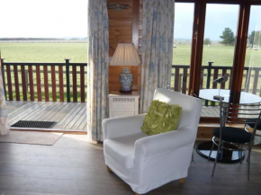 Spacious cottage with sauna looking out on astonishing grasslands